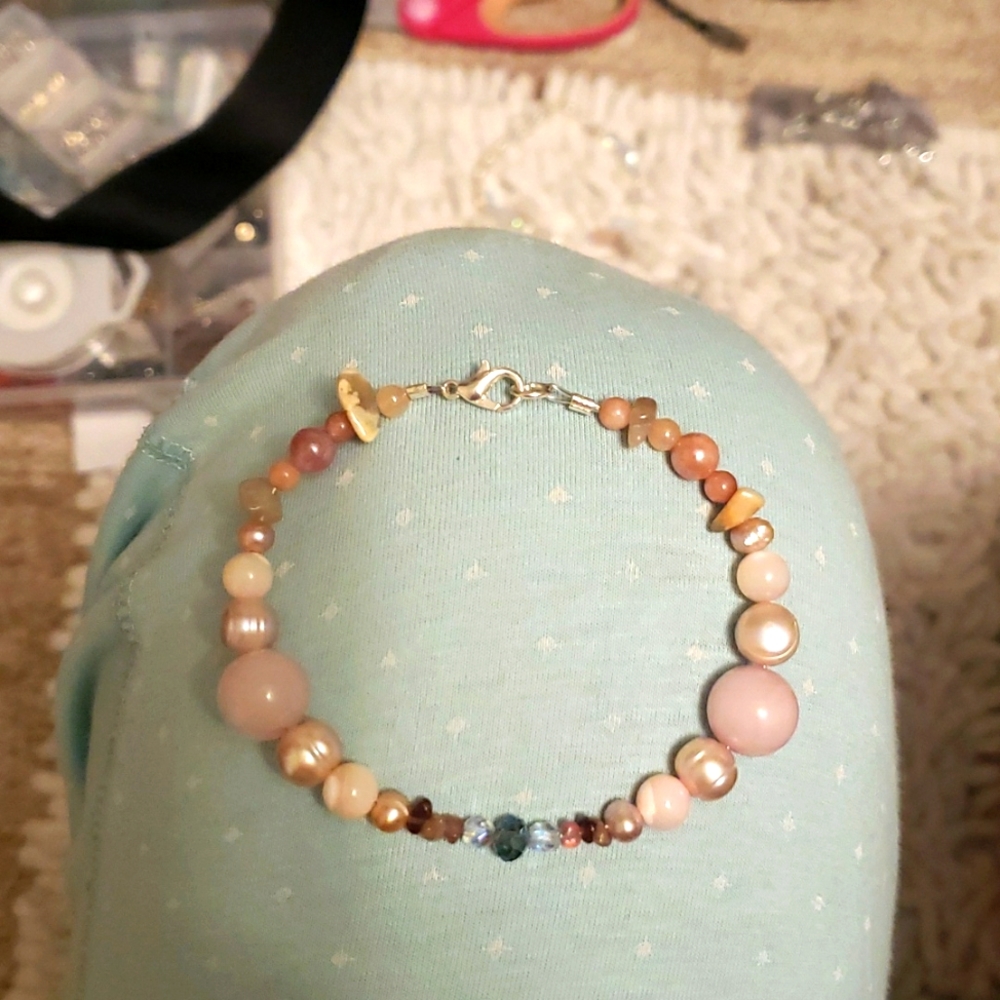 Semi precious stone and pearl bracelet